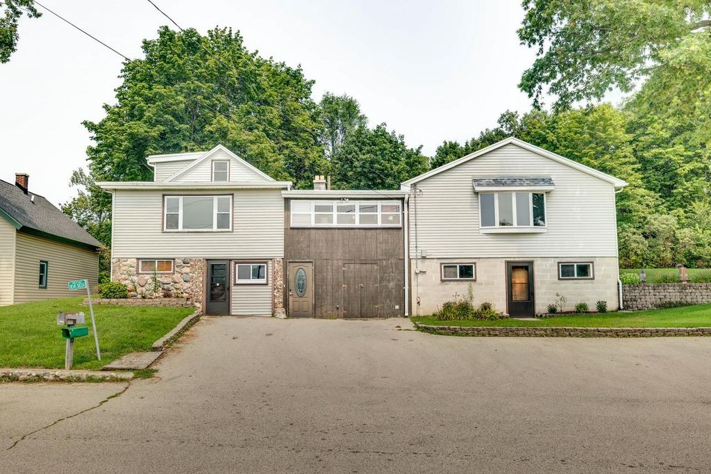 W345S10334 Wambold ROAD, Mukwonago, WI 53149