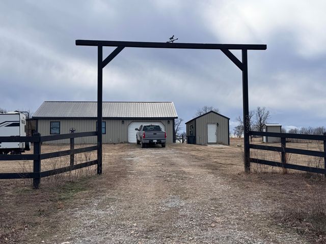 9893 E 550 Road, Rose, OK 74364