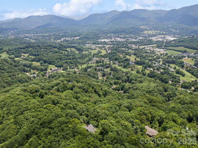 48 Hawks Lift Drive, Waynesville, NC 28786