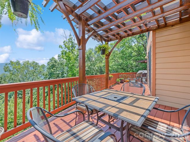 48 Hawks Lift Drive, Waynesville, NC 28786