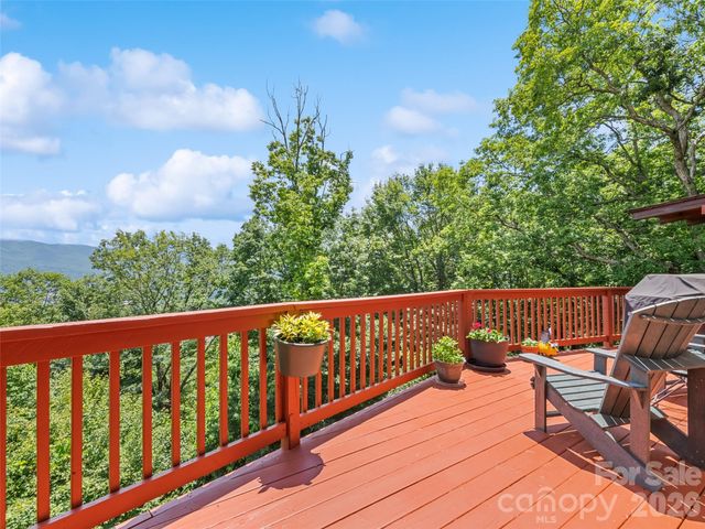 48 Hawks Lift Drive, Waynesville, NC 28786