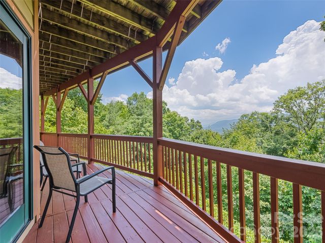 48 Hawks Lift Drive, Waynesville, NC 28786