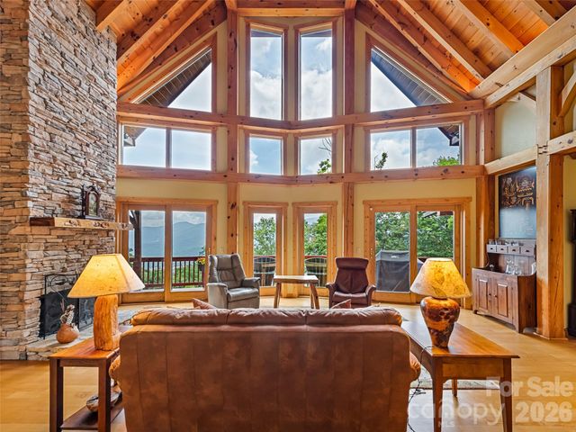 48 Hawks Lift Drive, Waynesville, NC 28786
