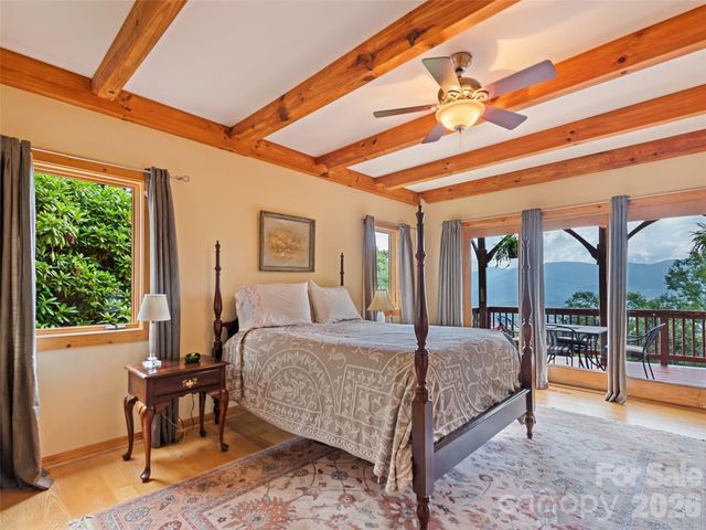 48 Hawks Lift Drive, Waynesville, NC 28786