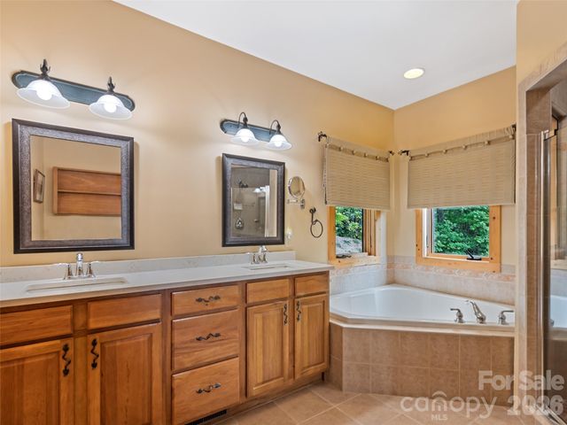 48 Hawks Lift Drive, Waynesville, NC 28786