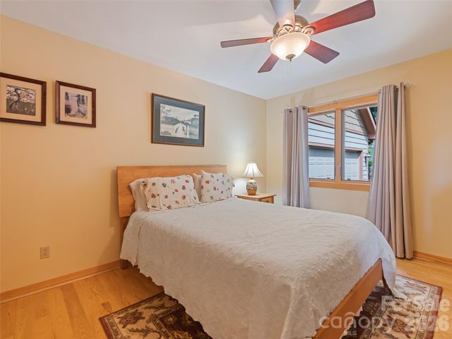 48 Hawks Lift Drive, Waynesville, NC 28786