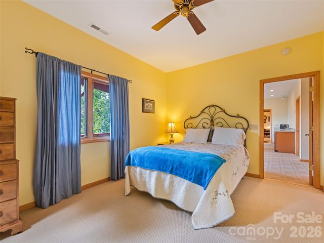 48 Hawks Lift Drive, Waynesville, NC 28786