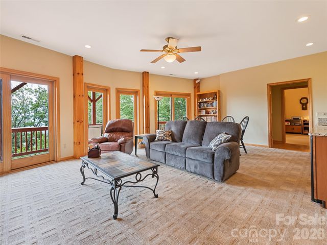 48 Hawks Lift Drive, Waynesville, NC 28786