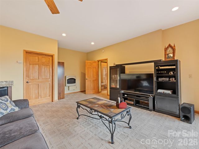 48 Hawks Lift Drive, Waynesville, NC 28786
