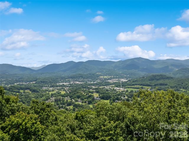 48 Hawks Lift Drive, Waynesville, NC 28786