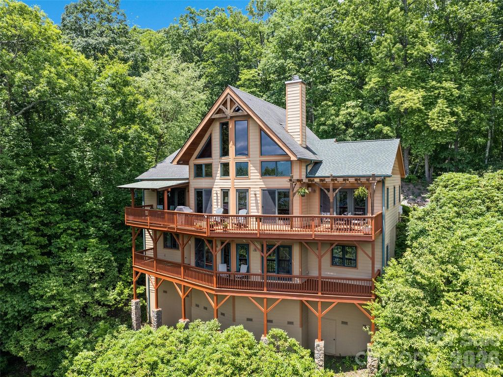 48 Hawks Lift Drive, Waynesville, NC 28786