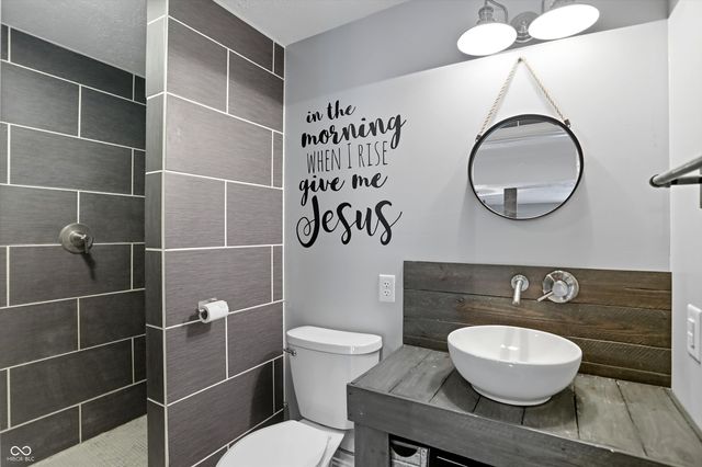 12438 Hawks Landing Drive, Fishers, IN 46037