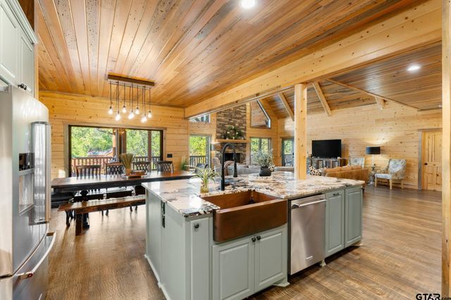 1625 Canadian Dr, Scroggins, TX 75480