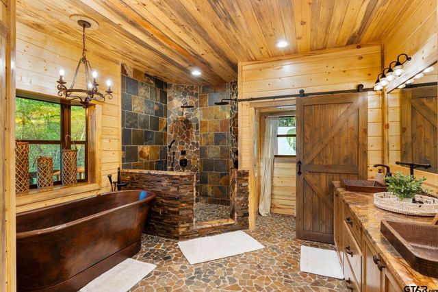 1625 Canadian Dr, Scroggins, TX 75480