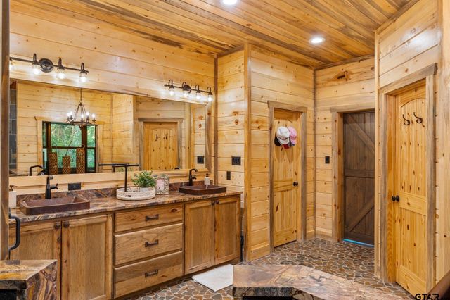 1625 Canadian Dr, Scroggins, TX 75480