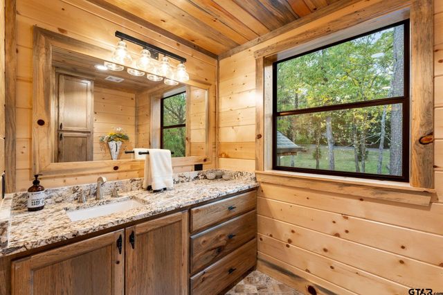 1625 Canadian Dr, Scroggins, TX 75480