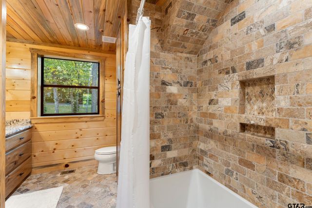 1625 Canadian Dr, Scroggins, TX 75480