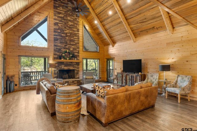 1625 Canadian Dr, Scroggins, TX 75480