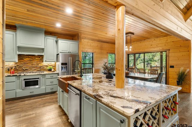 1625 Canadian Dr, Scroggins, TX 75480