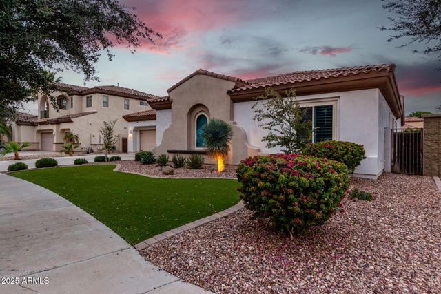 898 W GROVE Street, Litchfield Park, AZ 85340