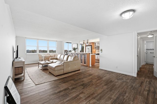 1648 Jupiter Cove Drive 411, Jupiter, FL 33469