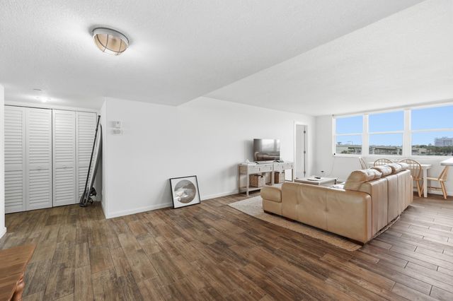 1648 Jupiter Cove Drive 411, Jupiter, FL 33469