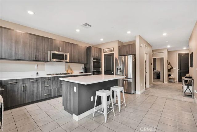 530 Cumberland Road, Rialto, CA 92377