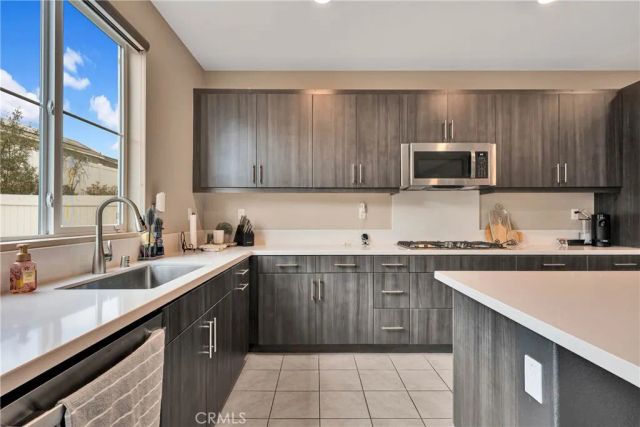 530 Cumberland Road, Rialto, CA 92377