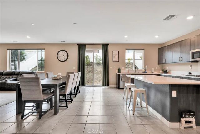 530 Cumberland Road, Rialto, CA 92377