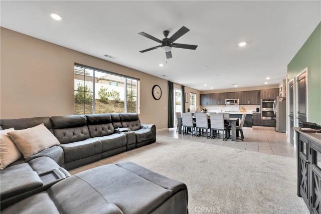 530 Cumberland Road, Rialto, CA 92377
