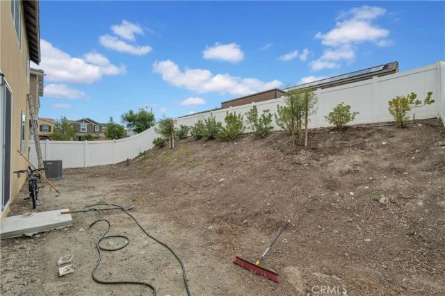 530 Cumberland Road, Rialto, CA 92377