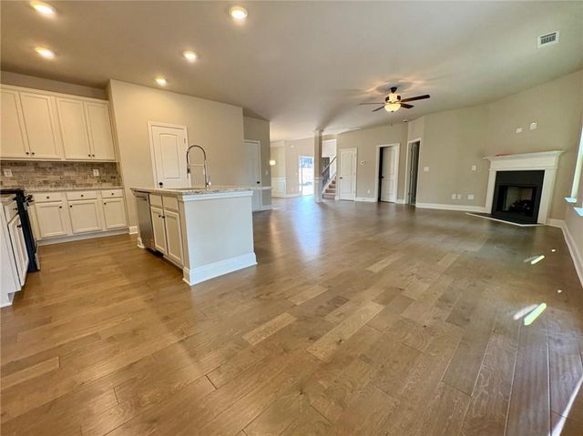 966 Lakeview Oaks Court, Grayson, GA 30017