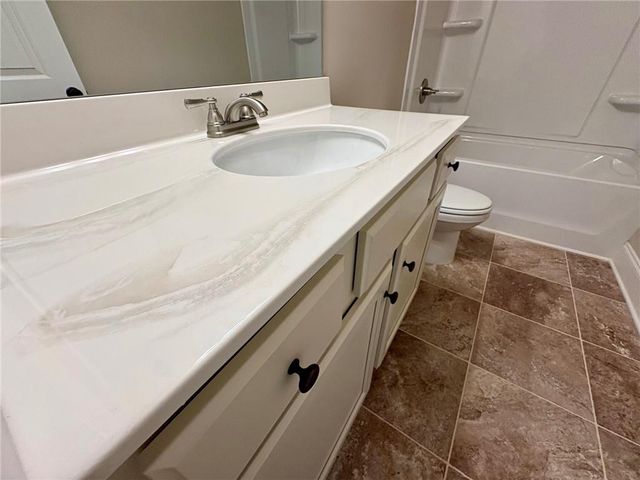 966 Lakeview Oaks Court, Grayson, GA 30017