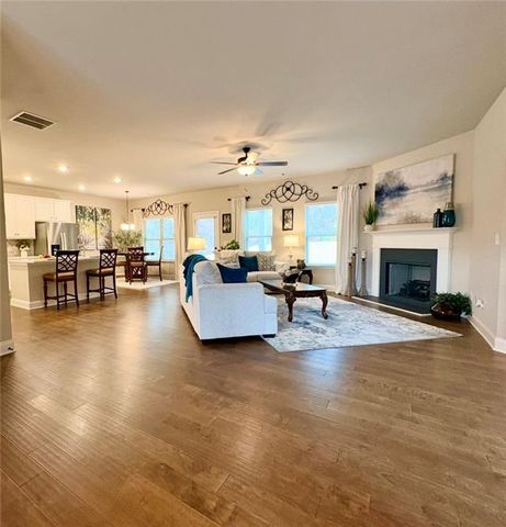 966 Lakeview Oaks Court, Grayson, GA 30017