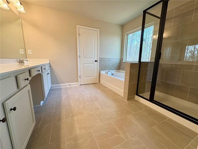 966 Lakeview Oaks Court, Grayson, GA 30017