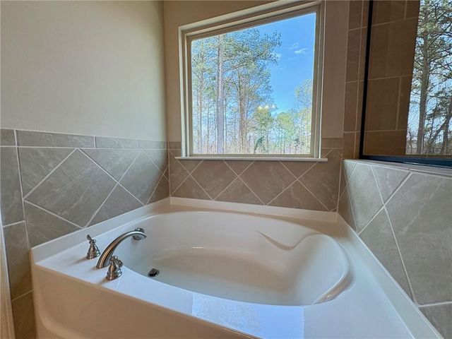 966 Lakeview Oaks Court, Grayson, GA 30017