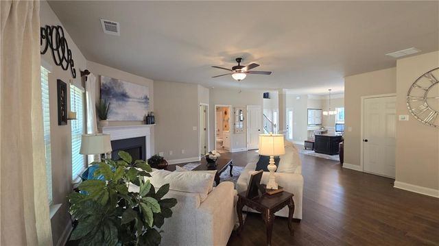 966 Lakeview Oaks Court, Grayson, GA 30017
