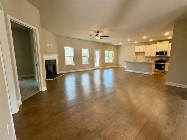 966 Lakeview Oaks Court, Grayson, GA 30017