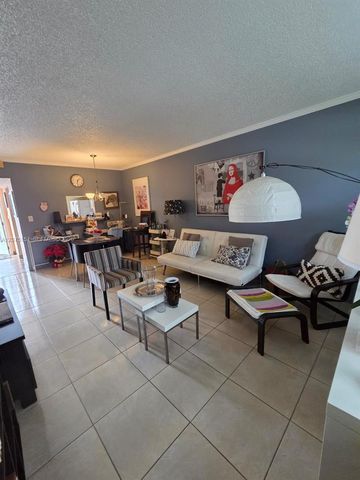 5181 W Oakland Park Boulevard 204, Lauderdale Lakes, FL 33313