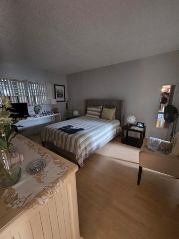 5181 W Oakland Park Boulevard 204, Lauderdale Lakes, FL 33313
