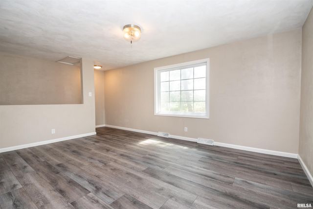 1020 FALL Street, Pekin, IL 61554