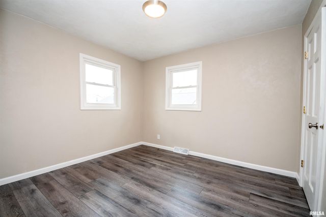 1020 FALL Street, Pekin, IL 61554