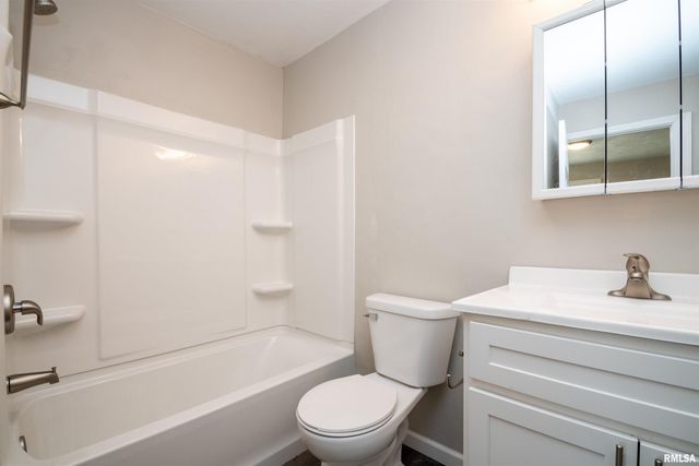 1020 FALL Street, Pekin, IL 61554