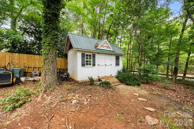10112 Windtree Lane, Charlotte, NC 28215