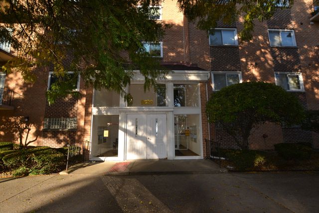 9620 S Komensky Avenue 305, Oak Lawn, IL 60453