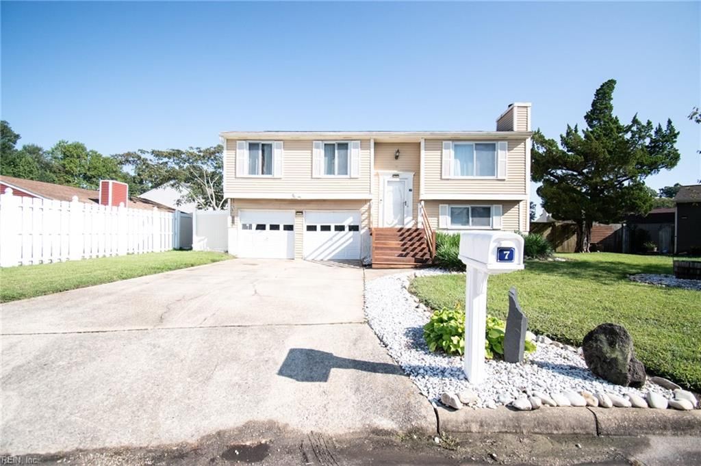 7 Sandhurst CIR, Newport News, VA 23601