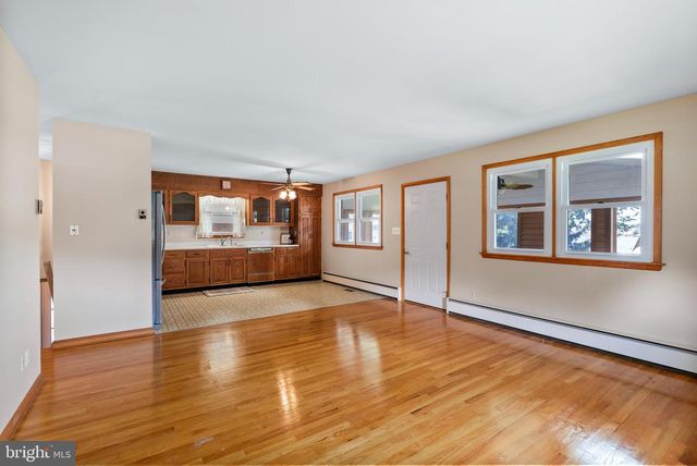 8818 AVENUE B, Baltimore, MD 21219