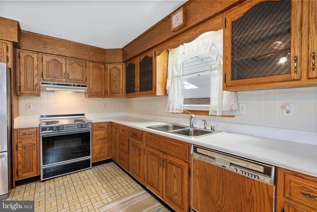 8818 AVENUE B, Baltimore, MD 21219