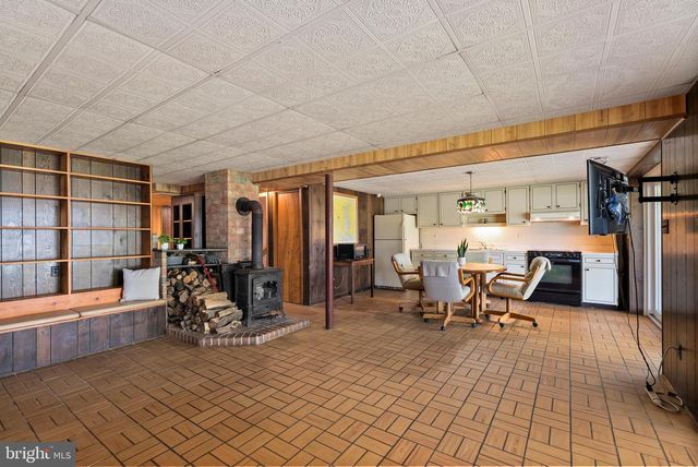 8818 AVENUE B, Baltimore, MD 21219