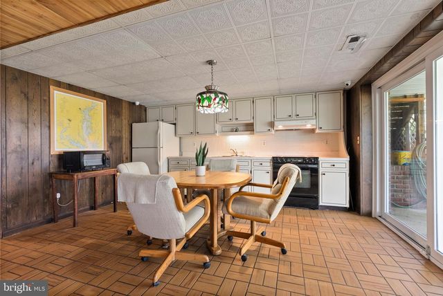 8818 AVENUE B, Baltimore, MD 21219